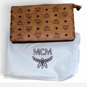 Cute fashion Cognac Logo Zip Clutch